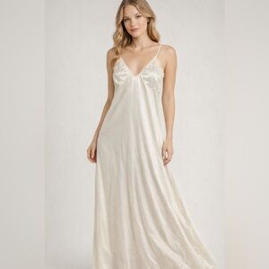 Vintage G's 80s Cream Ivory Satin & Lace Maxi-Length Nightgown Chemise Size S